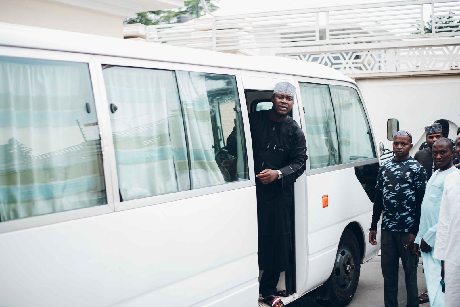 Maxi vehicle for groups and luggage